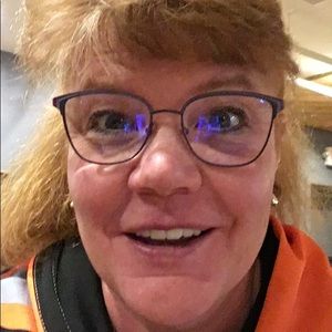 Meet your Posher, Alicia